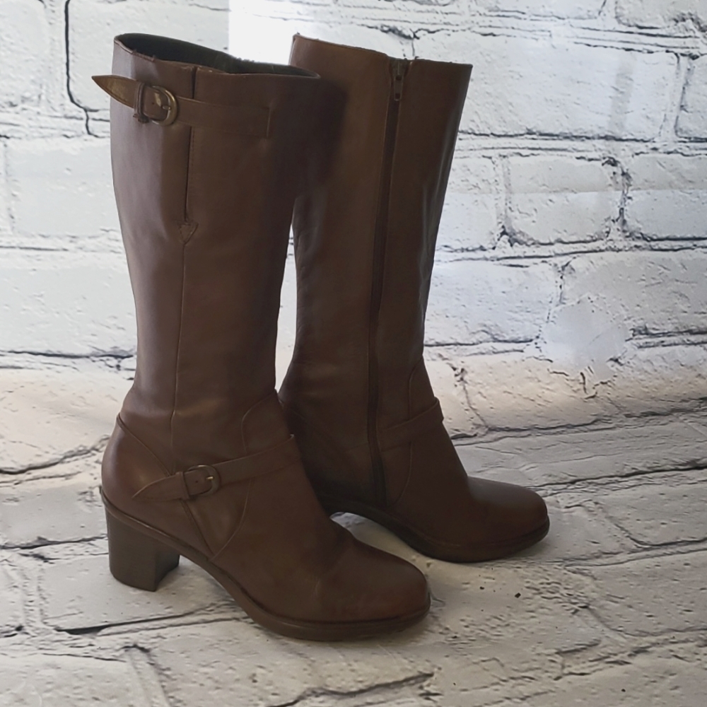 Danske Boots. Brown, round toe